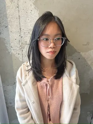 ミディアム カラー ウルフカット レイヤーカット上柿のヘアスタイル