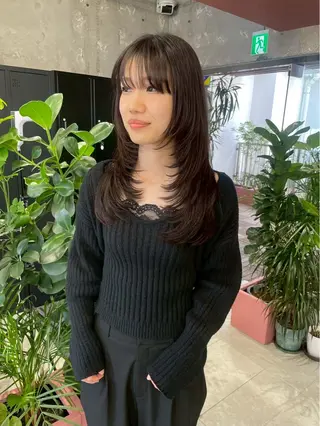 ロング MIFA レイヤー／パーマのヘアスタイル