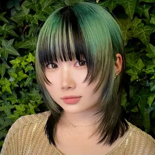 ミディアム ウルフ/レイヤー/ ブリーチカラーのヘアスタイル
