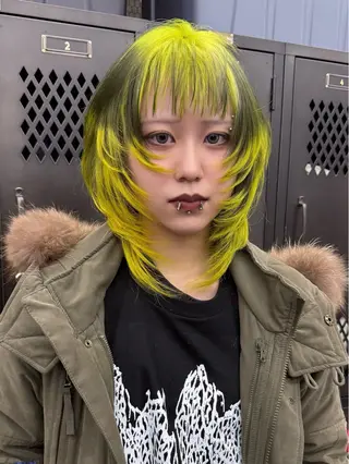 ミディアム カラー イツク ⚡️ ルーツ/ハイトーンのヘアスタイル