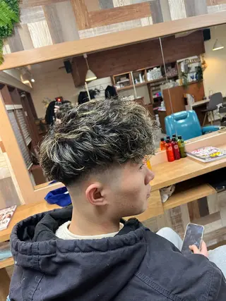 ミディアム パーマ メンズ SWELL  高峰 将生  メンズ専門のヘアスタイル