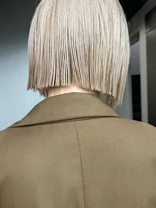 ショート カラー ムード造るハイトーン ケアブリーチ/ユウキのヘアスタイル