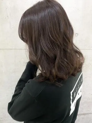 ミディアム 秋月 亜耶のヘアスタイル