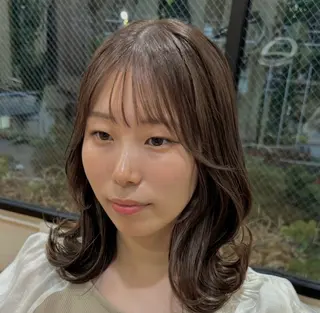 ミディアム カラー 渋谷 とまとのヘアスタイル