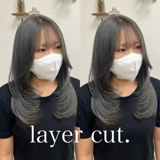 セミロング issy/ハイライト ハイトーン／レイヤーのヘアスタイル