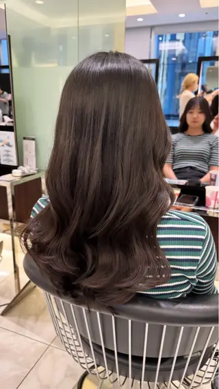 セミロング パーマ コテ巻きパーマ 藤野佑成のヘアスタイル