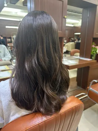 セミロング カラー パーマ 大八木 美咲のヘアスタイル