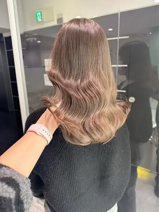ロング カラー 透明感🤍レイヤー ベージュ‎🤍ピンクのヘアスタイル