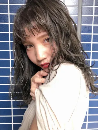 ミディアム カラー mimiiy梅田 中崎町ハイトーンのヘアスタイル