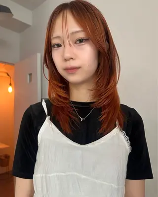 ミディアム カラー 岩元 愛美のヘアスタイル