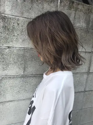 ミディアム カラー 安達 俊亮のヘアスタイル
