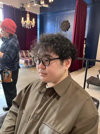 ショート パーマ メンズ トイ ハルトのヘアスタイル