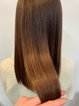 ミディアム カラー トップ スタイリストのヘアスタイル