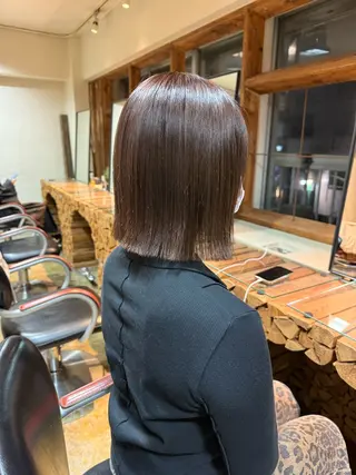 ミディアム カラー 須藤 優真 切りっぱなしボブのヘアスタイル