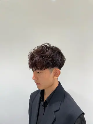 ショート メンズ フェザーパーマ職人 🪶ryosukeのヘアスタイル