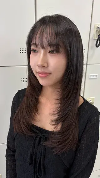 ロング 🖤ハイトーン× レイヤー🖤SARAのヘアスタイル