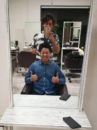 メンズ 酸性ストレート／カラ ー/山下高明のヘアスタイル