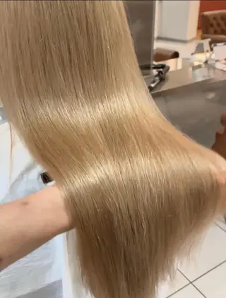 ロング 美髪矯正・レイヤー 倉友哉のヘアスタイル