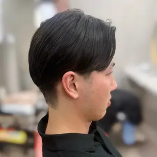 メンズ フェザーパーマ🦋セ ンターパート🖤彩音のヘアスタイル