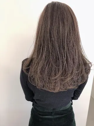カラー . YULIAのヘアスタイル