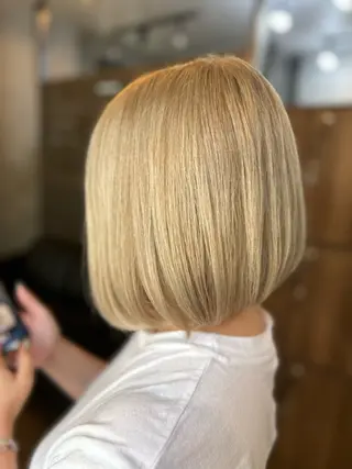 ミディアム 立川ブリーチ ハイトーンのヘアスタイル