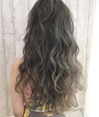 セミロング カラー パーマ ヘアアレンジ 大阪レミーエクステ チビ編み込みのヘアスタイル