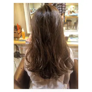 セミロング ロング カラー 🪐脱白髪染め 🪐松尾菜々美のヘアスタイル
