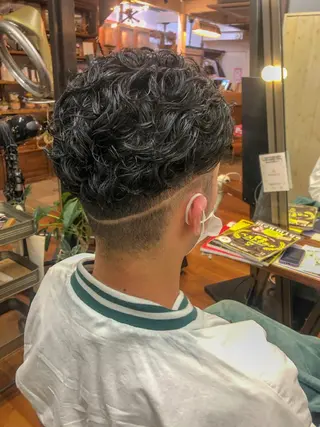 ショート パーマ メンズ 佐藤 美聡のヘアスタイル