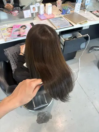 ロング カラー 井上 慈温のヘアスタイル