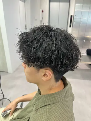 ショート パーマ メンズ ⚡メンズパーマフ ェードカットTomyのヘアスタイル