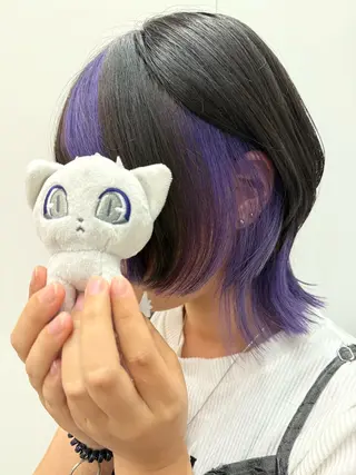 ミディアム カラー インナーカラー 推し ブリーチ 髪質改善のヘアスタイル