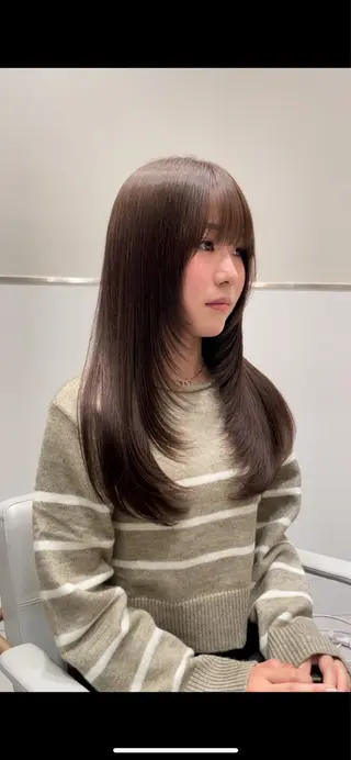 ミディアム レイヤーカット/透明 感カラー🐬永井瑠栞のヘアスタイル