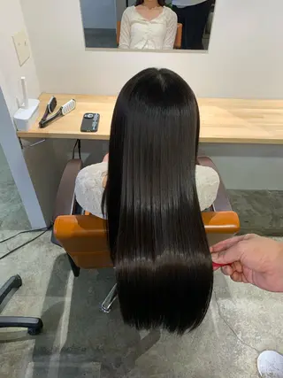ロング GENIEE/堀江 髪質改善/ハイトーンのヘアスタイル