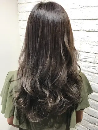 セミロング カラー UMEDA FIGAROのヘアスタイル