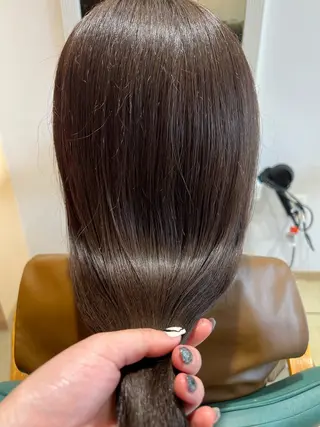 ロング momb 折戸結菜のヘアスタイル
