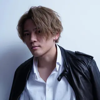 カラー メンズ スパイラル波巻き パーマ井本汰壱のヘアスタイル