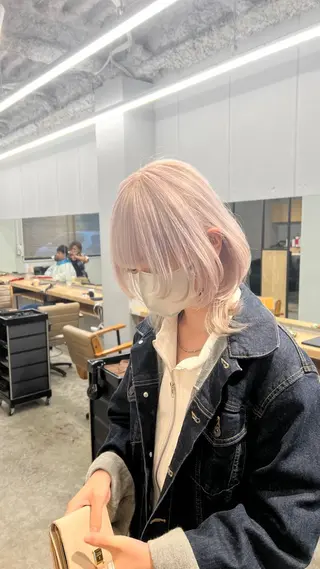 ミディアム カラー ブリーチ毛の縮毛矯正 ハイトーン/岡本智樹のヘアスタイル