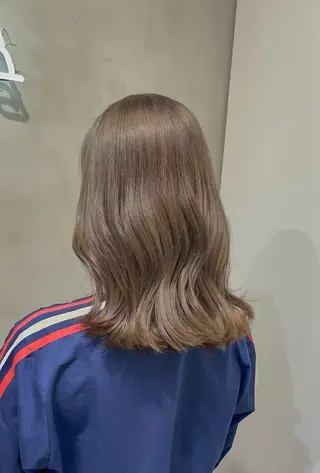 ミディアム カラー 似合わせベージュ 🍯ayumi🍯のヘアスタイル