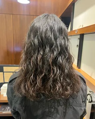 ロング パーマ Ore🫧タナカマヤ /柔らかい質感カラーのヘアスタイル