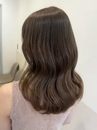 セミロング カラー 小松崎 紅見子のヘアスタイル