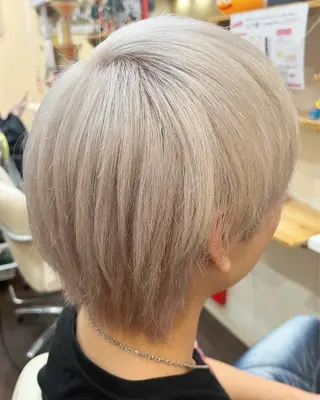 カラー メンズ まさき✂︎ブリーチ／ デザインカラーのヘアスタイル