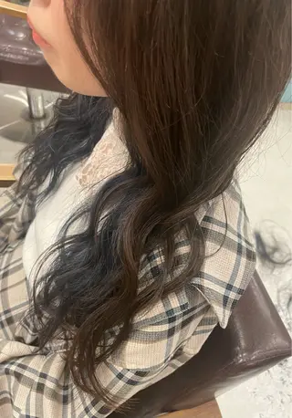 ロング 目見田 茜のヘアスタイル
