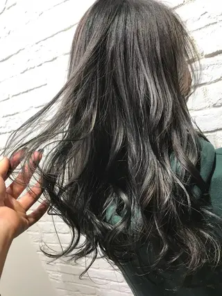 ロング カラー UMEDA FIGAROのヘアスタイル