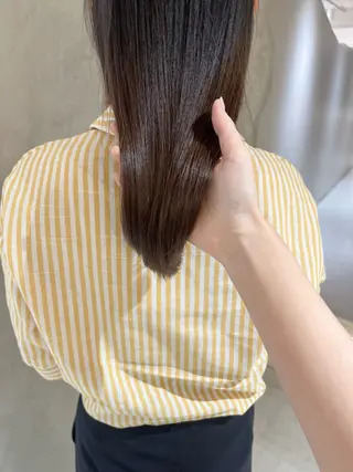 セミロング 切りっぱなしボブ/ 艶カラー/綾莉のヘアスタイル