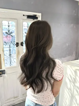 ロング レイヤー／Wカラー ／マッキーのヘアスタイル