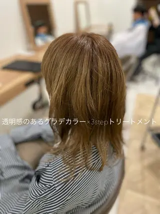 セミロング カラー やまこし 美裕樹のヘアスタイル