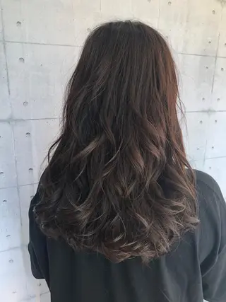 ロング カラー 金沢 広美のヘアスタイル