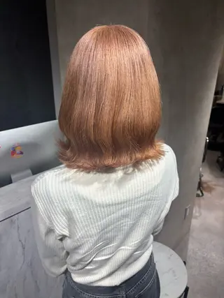 カラー ハイトーン YONIのヘアスタイル