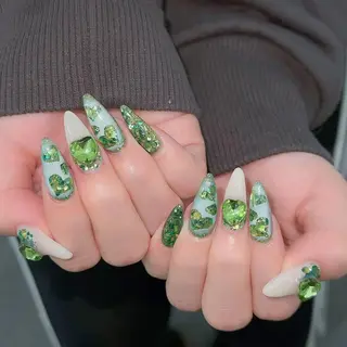 ネイル Queens 榊 まおのネイルデザイン