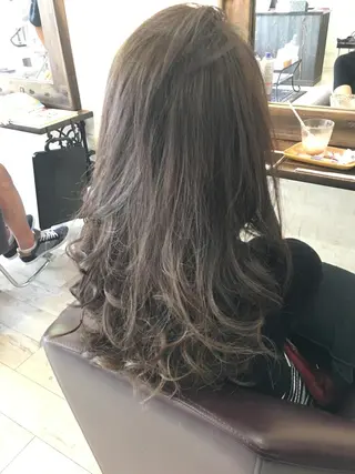 ロング カラー 松本 亮のヘアスタイル